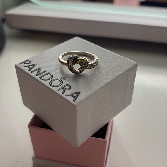 Pandora knotted heart ring - Picture 4 of 5